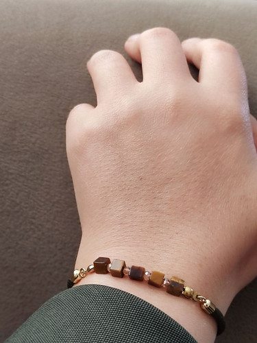 دستبند سنگ چشم ببر مدل مارشال اصل شاران