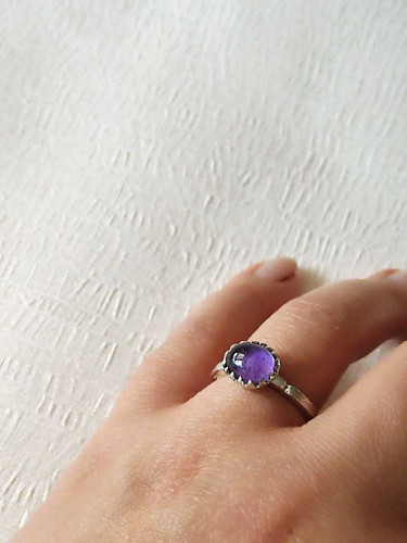 انگشتر نقره زنانه با نگین آمتیست اصل شاران