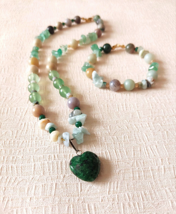 ست گردنبند و دستبند سنگ زئوسیت