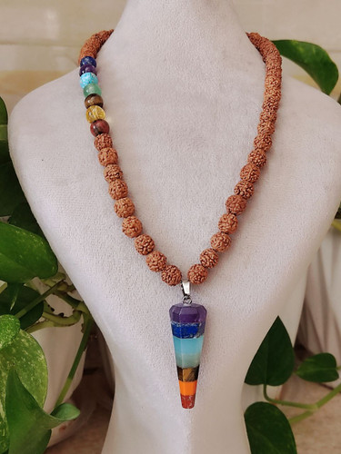 گردنبند مردانه روداکشا با آویز هفت چاکرا