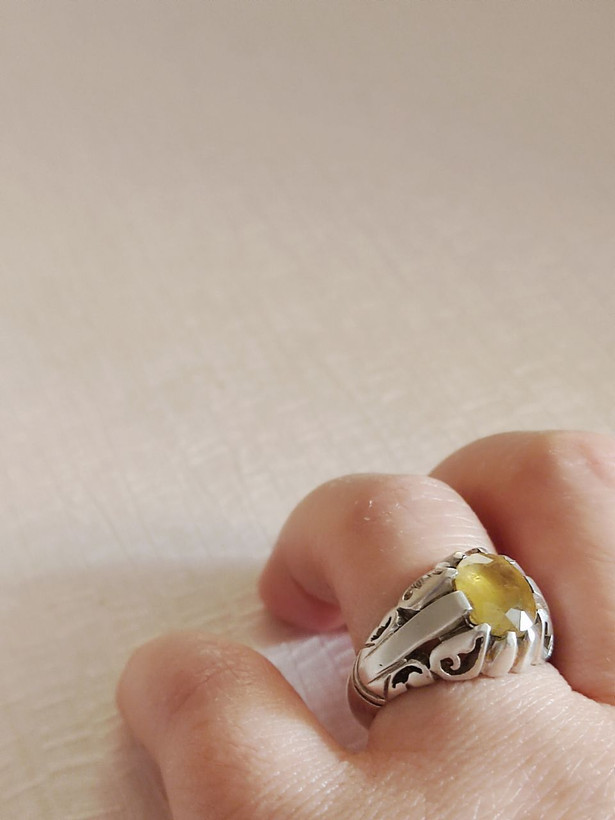 انگشتر نقره مردانه با نگین یاقوت زرد