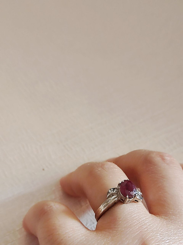 انگشتر نقره زنانه با نگین یاقوت سرخ