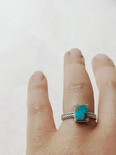 انگشتر نقره زنانه با نگین فیروزه نیشابور