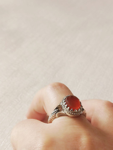 انگشتر نقره مردانه با نگین عقیق یمنی