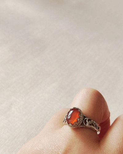 انگشتر نقره مردانه با نگین عقیق یمنی