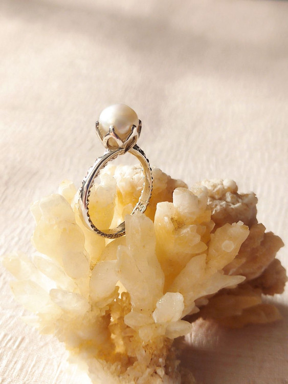 انگشتر نقره زنانه با نگین مروارید پرورشی