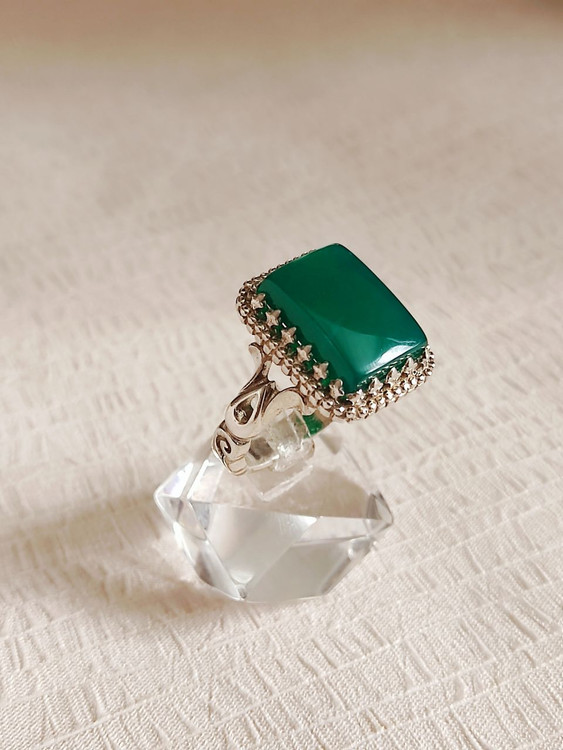 انگشتر نقره مردانه با نگین عقیق سبز